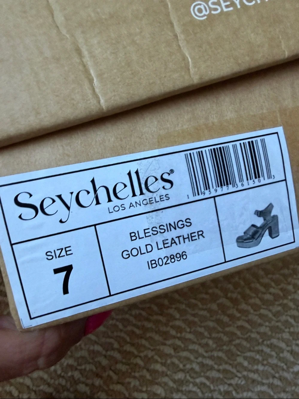 Seychelles Gold leather platform Sandals. New in Box / dust bag